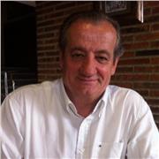 Tengo mucha experiencia en impartir clases de Francés presenciales y On Line.
Soy dinámico y didáctico